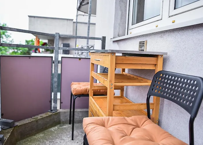 Ruhige Im . Private Parkplatz ,balkon ,netflix דירה