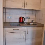 Ruhige Im . Private Parkplatz ,balkon ,netflix דירה