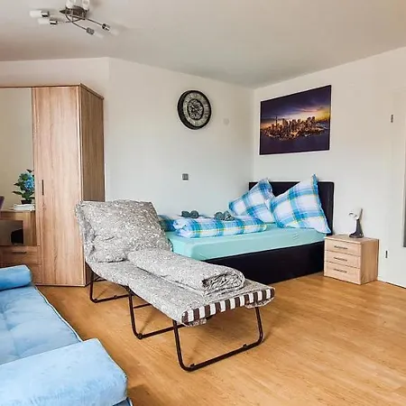 Ruhige Im . Private Parkplatz ,balkon ,netflix * Нюрнберг