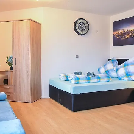 Ruhige Im . Private Parkplatz ,balkon ,netflix Apartman