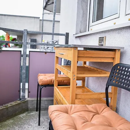 Ruhige Im . Private Parkplatz ,balkon ,netflix Apartamento