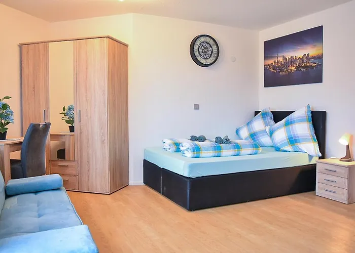 Ruhige Im . Private Parkplatz ,balkon ,netflix דירה